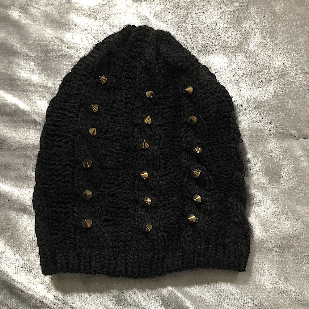 🚫SOLD🚫 Gold spike studded black beanie